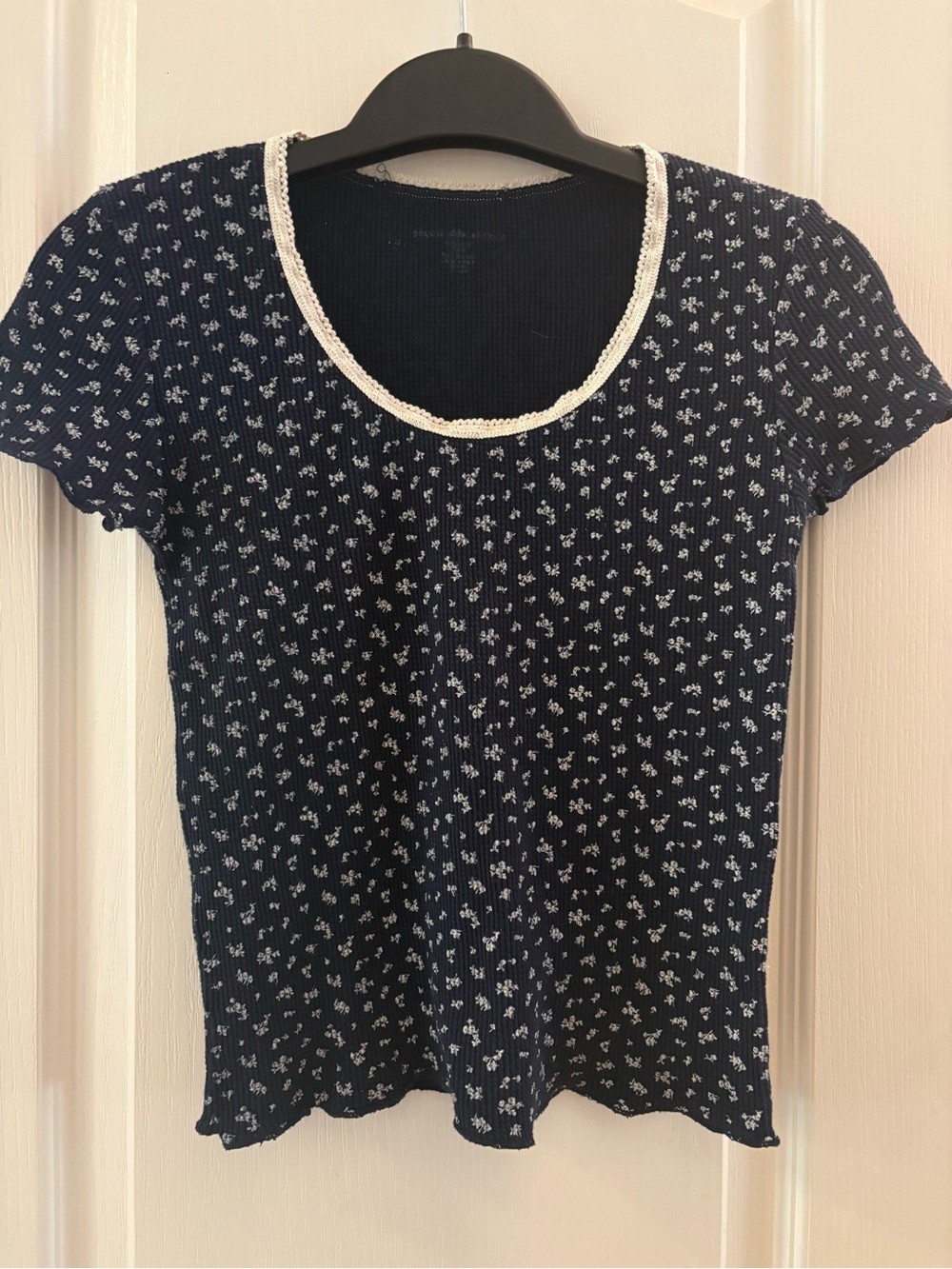 Brandy Melville Navy Floral Pattern Short Sleeve Ribbed Top with White Trim